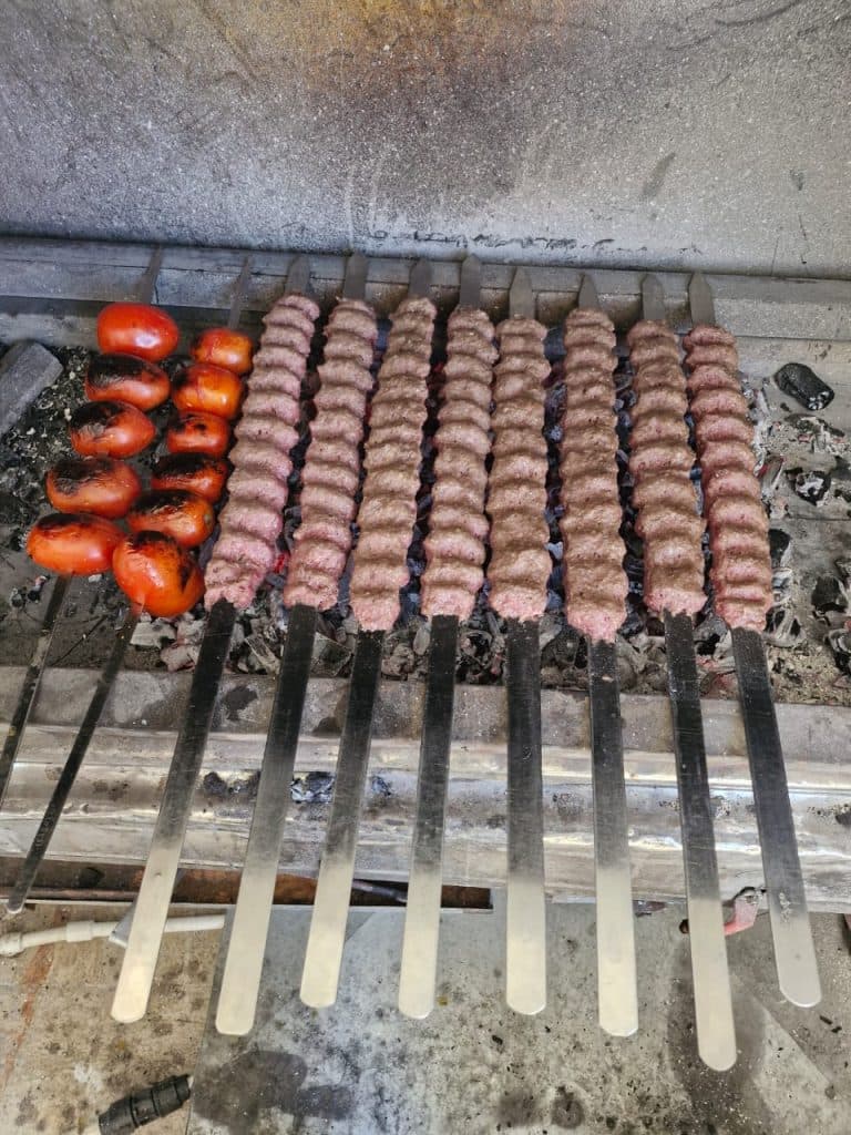 رستوران سنتی آبشار در سهیلیه کرج