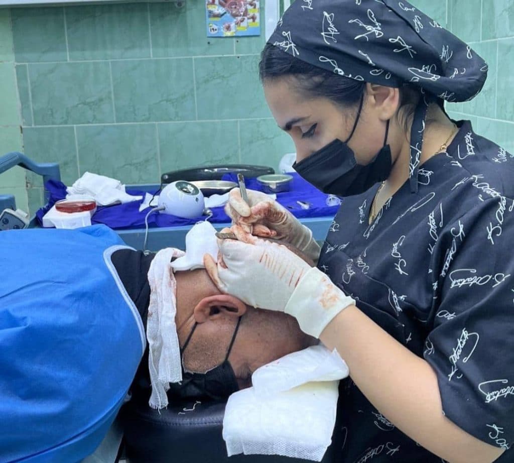 کلینیک تخصصی کاشت مو فاطمه بهداروند در شوشتر