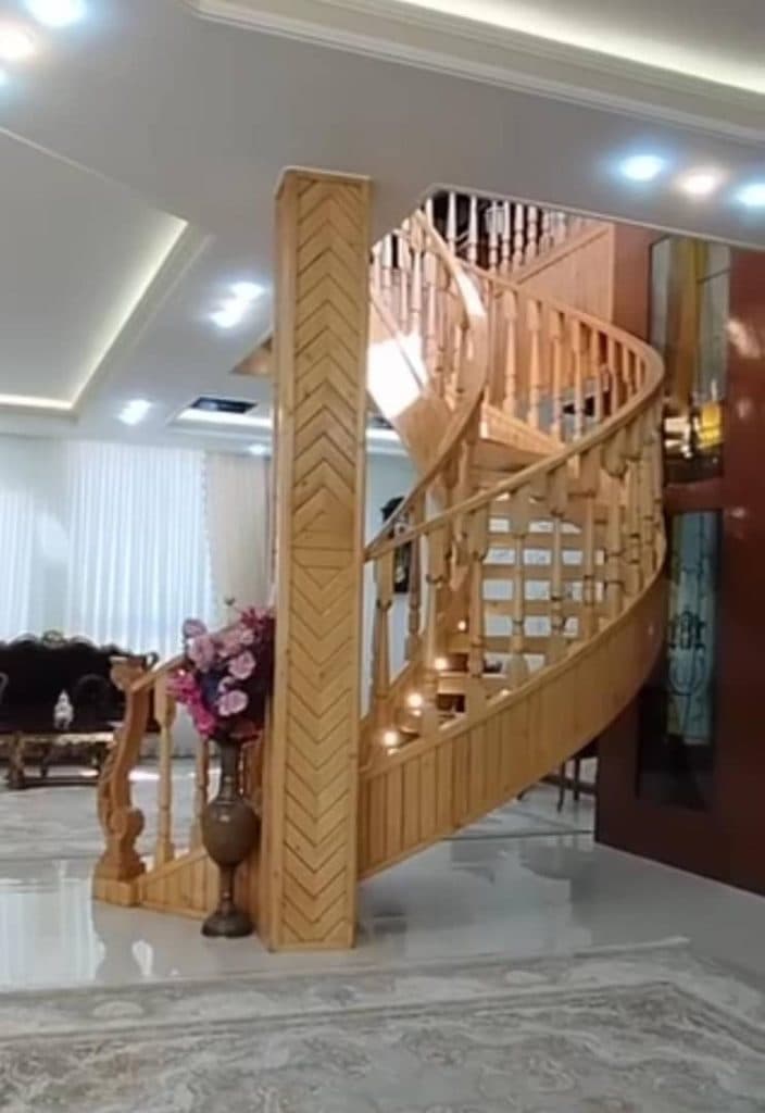 نجار پله گرد چوبی محمدی در مشهد