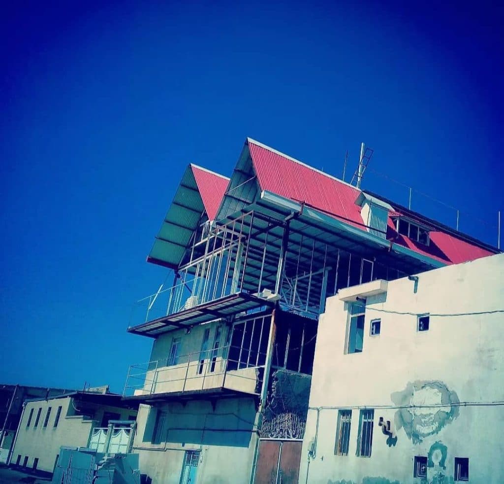 اجرای جوشکاری سیار اسکلت و شیروانی ارچندانی در سیرجان