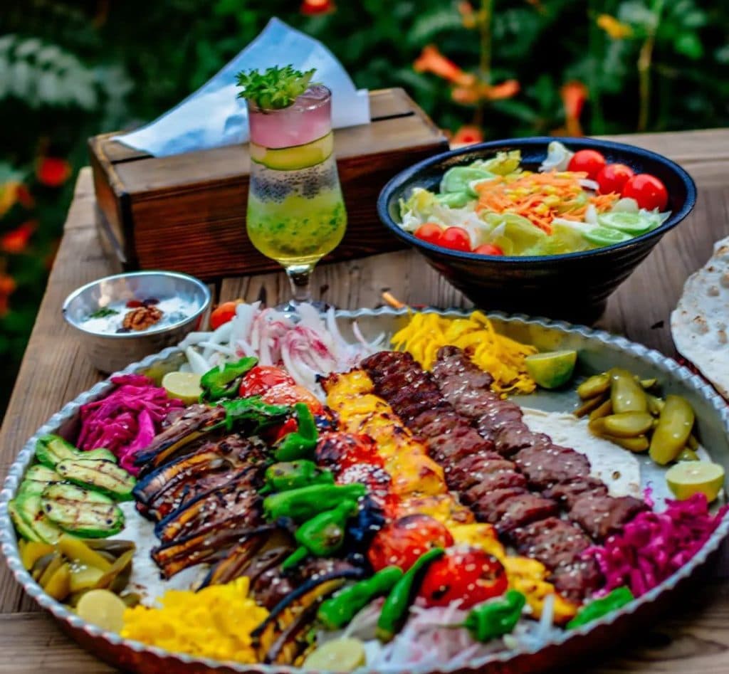 مجموعه غذایی مستر غذا در شریف آباد شیراز