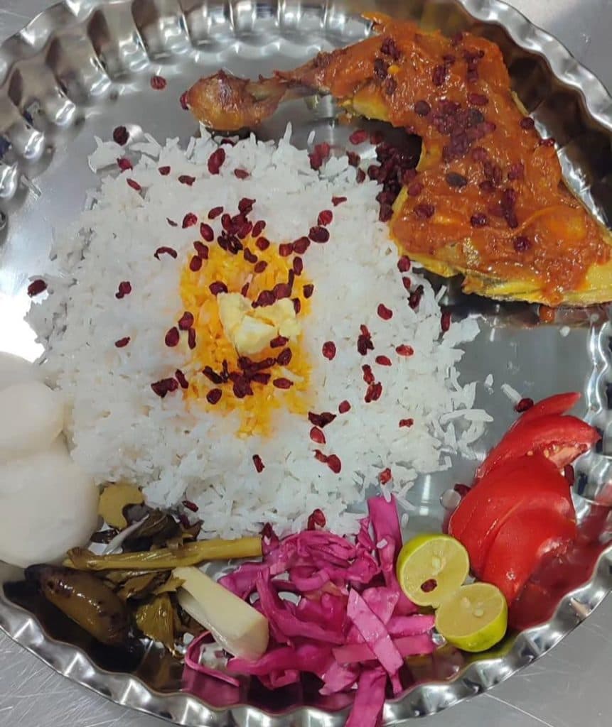 آشپزخانه بیرون بر سپید در صدرا شیراز