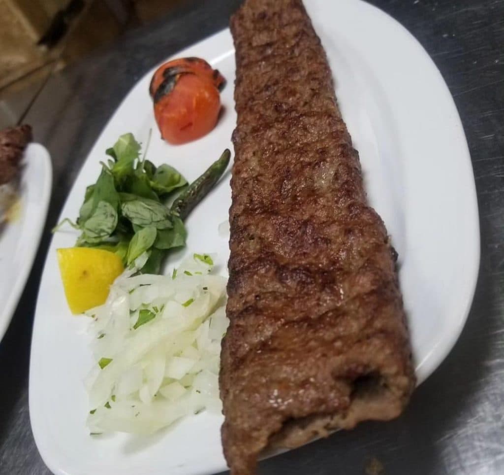 آشپزخانه بیرون بر سپید در صدرا شیراز