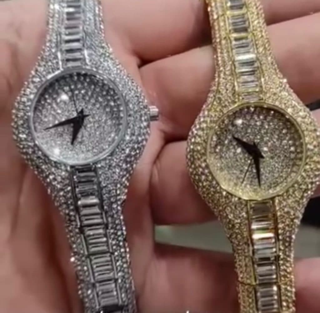 گالری ساعت مروارید سیاه در بندرانزلی