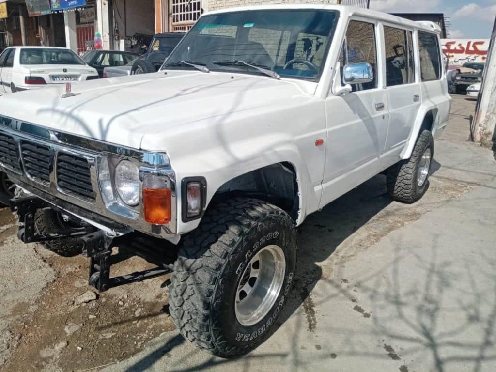 بازسازی ماشین های ایرانی و خارجی نوروزی در شیراز