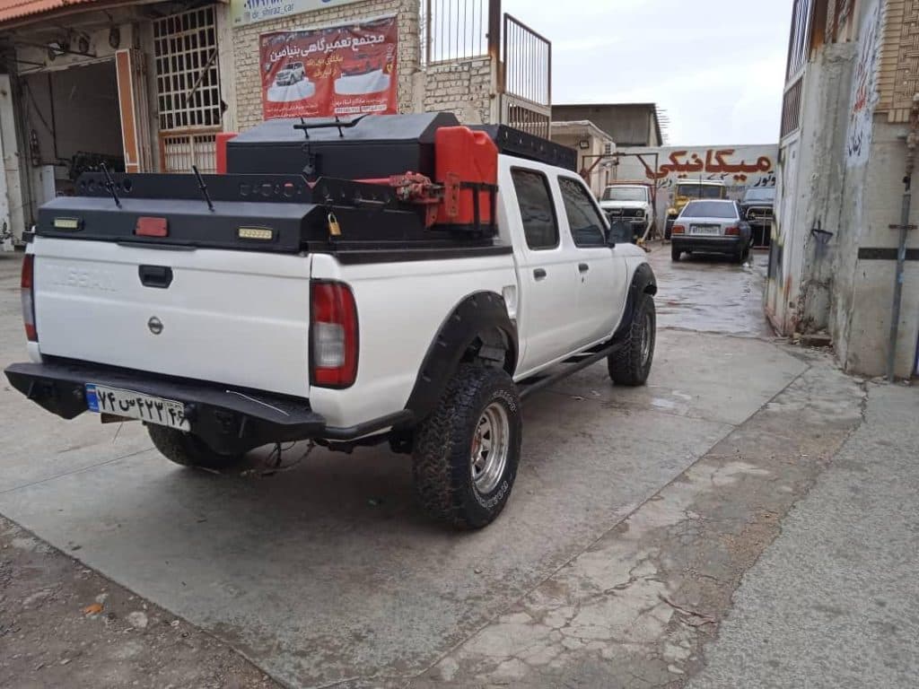 بازسازی ماشین های ایرانی و خارجی نوروزی در شیراز