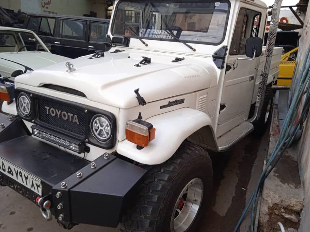 بازسازی ماشین های ایرانی و خارجی نوروزی در شیراز