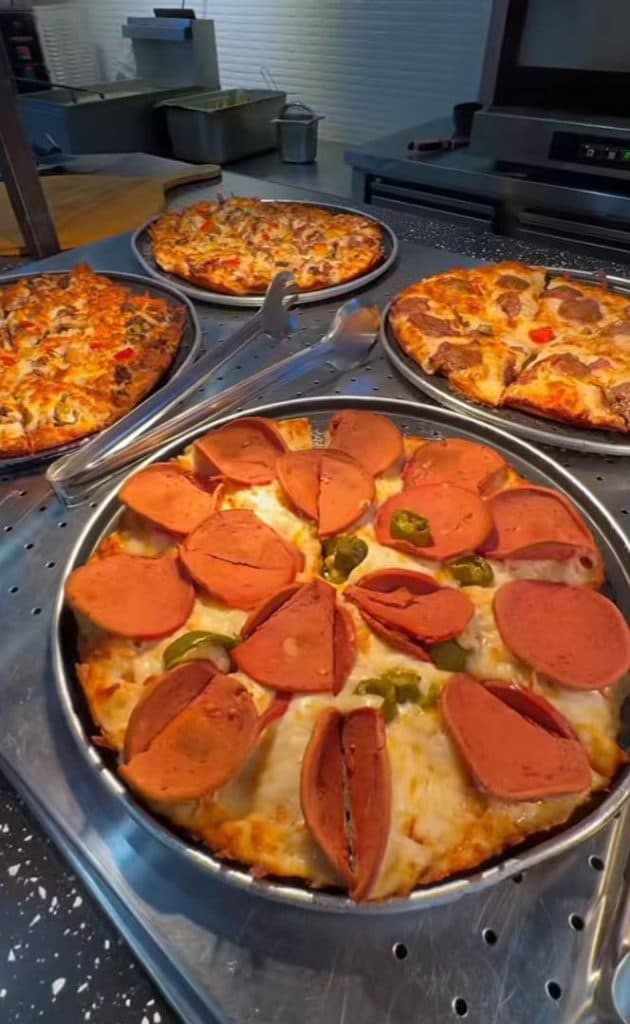 فست فود پیتزا کاج در جانباز مشهد