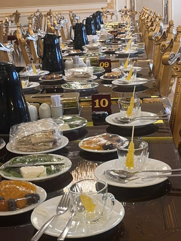 کافه رستوران وارنا در دریاچه مصنوعی گنبد کاووس