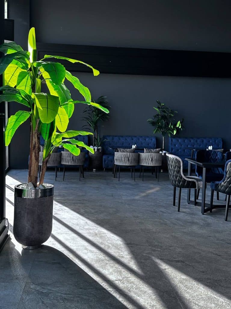 کافه رستوران رویال پالاس در هشتگرد