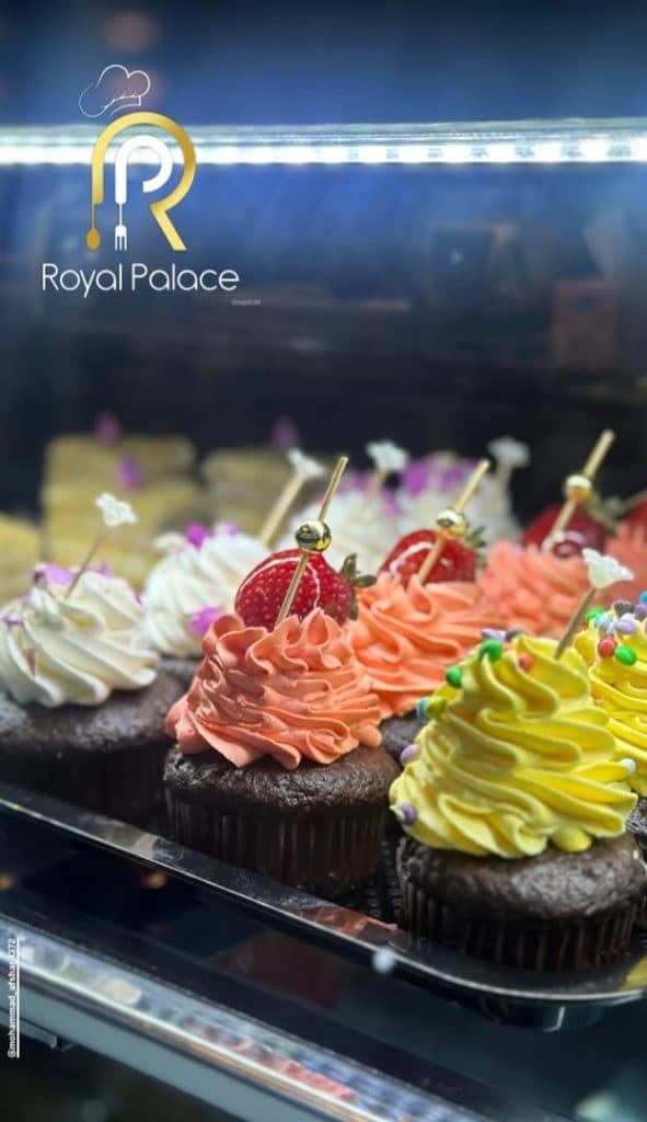 کافه رستوران رویال پالاس در هشتگرد