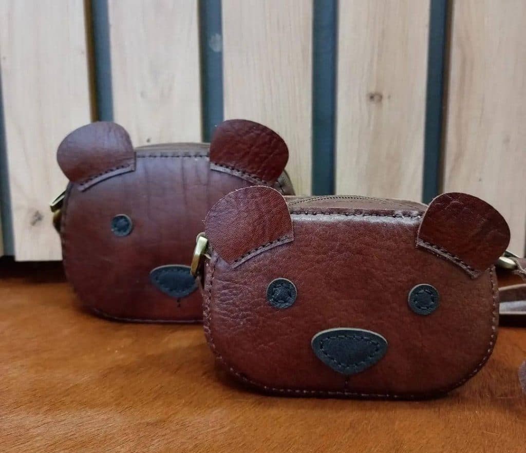 آموزش چرم دوزی آتا چرم در تاکستان