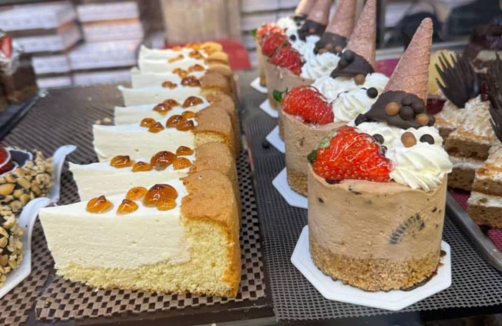 قنادی توت فرنگی در ابوذر غفاری ایلام