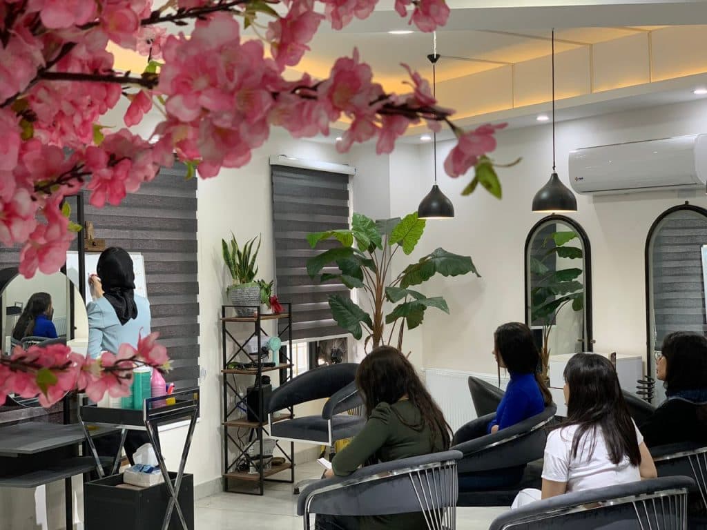 آموزش کراتین و احیا مو مهسا جعفری در فلکه جهاد رشت