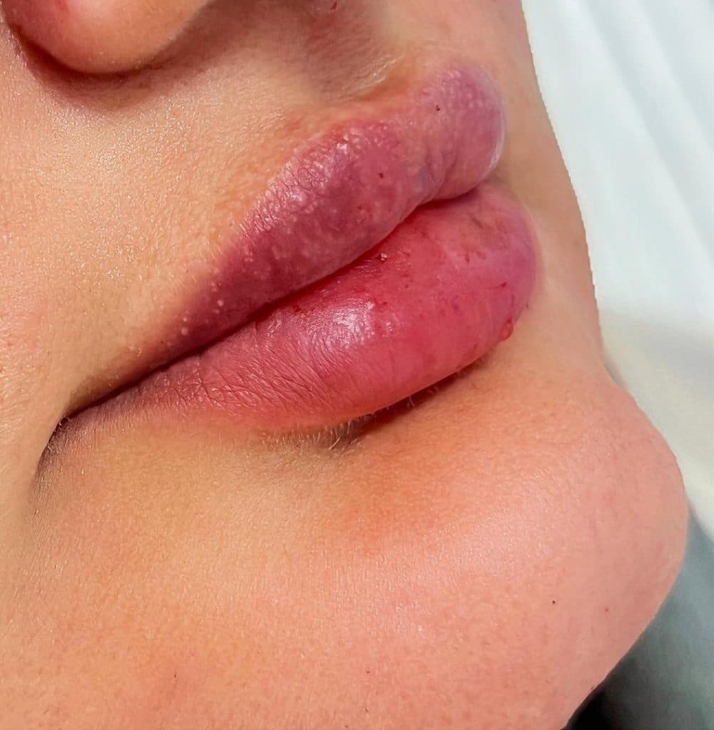 کلینیک زیبایی دکتر مهسا روشنی پور در 22 بهمن کرمانشاه