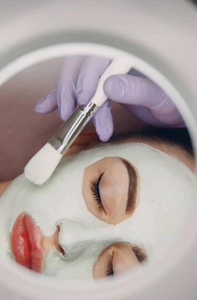 آموزش و خدمات تخصصی پاکسازی پوست آتنا توحیدی در کیش