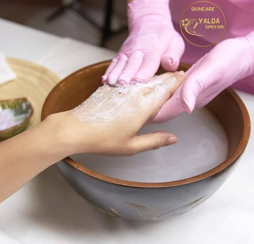 آموزش و خدمات تخصصی پاکسازی پوست یلدا سیمیاری در کرج