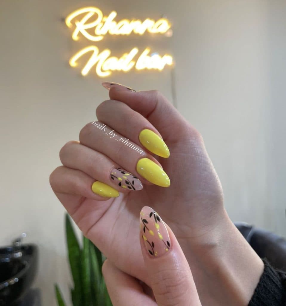 مرکز زیبایی ریحانا بیوتی در بازار میلاد مال قشم