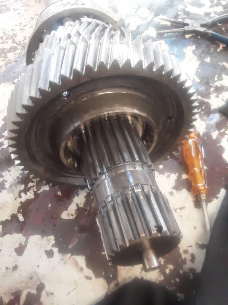 تعمیرات گیربکس اتومات تراکسون ماشین های سنگین علی روزبه ملایر