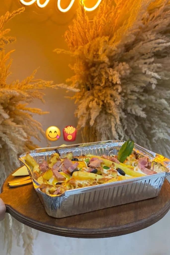 کافه فست فود دیت date در خوی