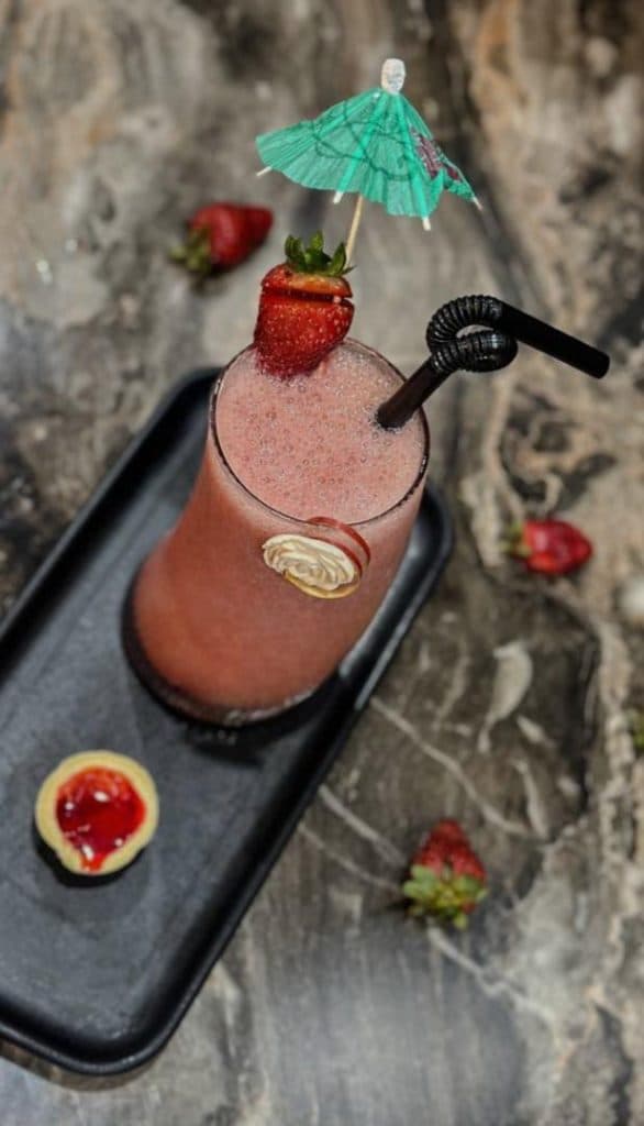 کافه رستوران رویال پالاس در هشتگرد