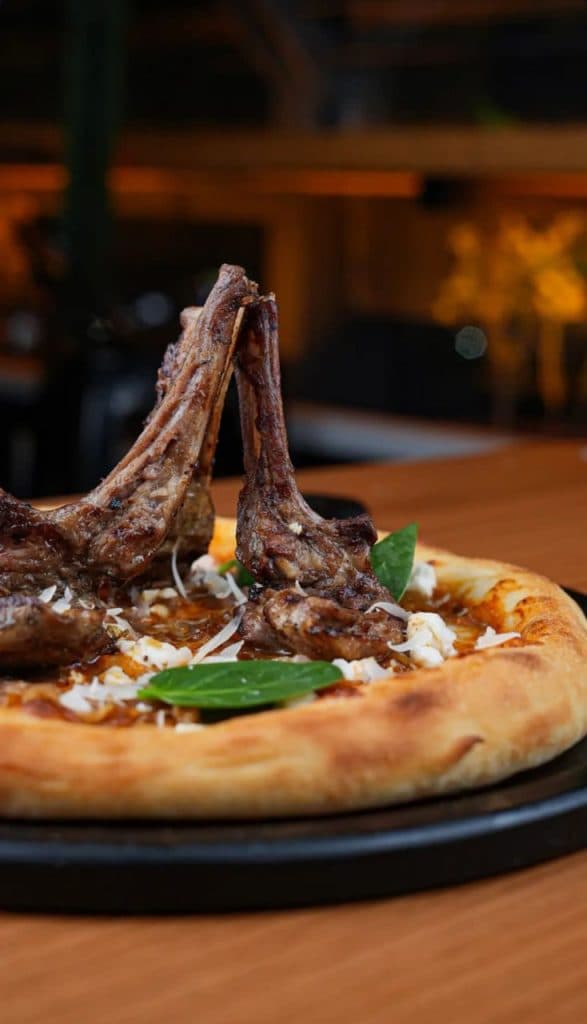 کافه رستوران آی او لانژ Io Lounge در گوهردشت کرج