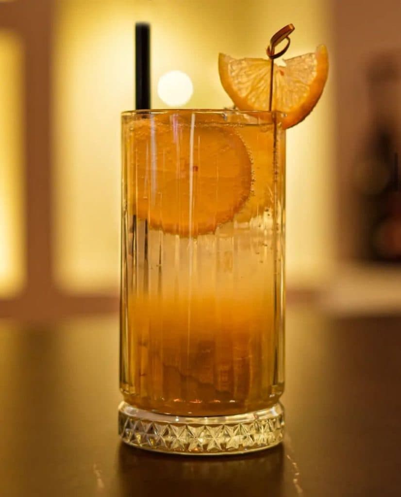 کافه رستوران آی او لانژ Io Lounge در گوهردشت کرج