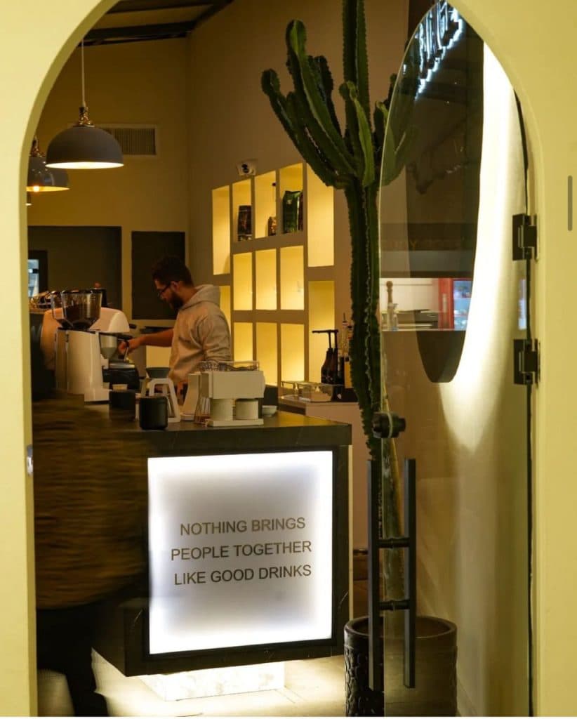 کافه رستوران آی او لانژ Io Lounge در گوهردشت کرج