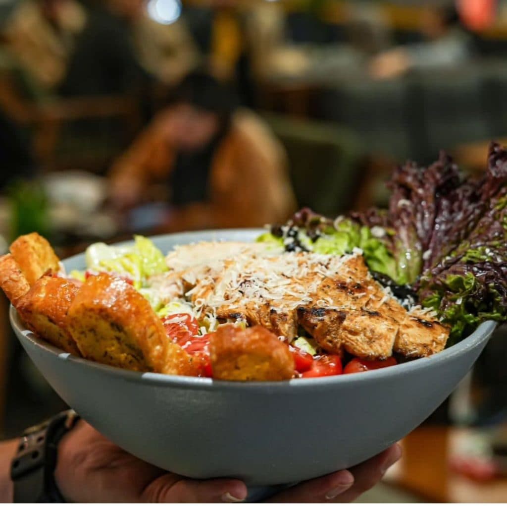 کافه رستوران آی او لانژ Io Lounge در گوهردشت کرج