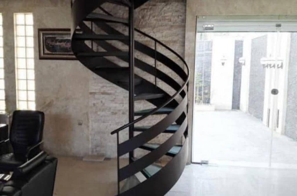 پله گرد فلزی گروه صنعتی فرادور در قم