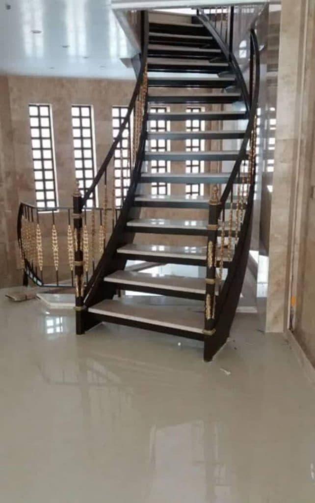 پله گرد فلزی گروه صنعتی فرادور در قم