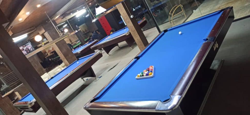 باشگاه بیلیارد زنبق در مشهد