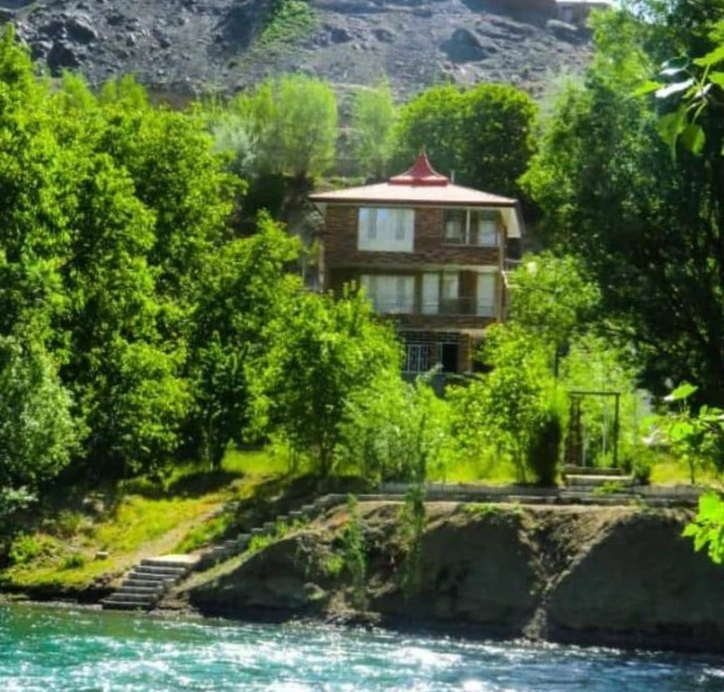 اقامتگاه شازده در روستای حجت آباد چادگان