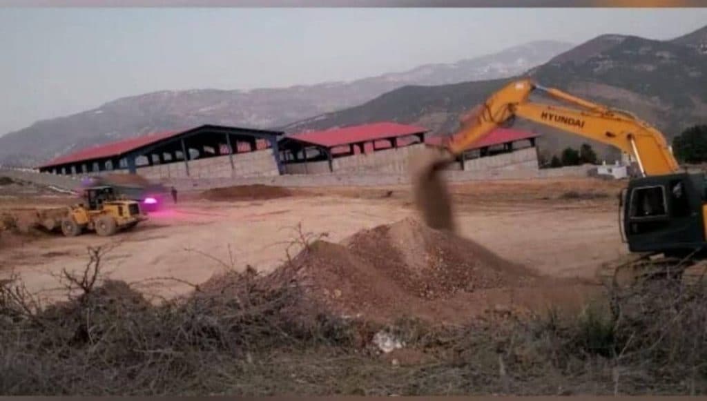 تخریب ساختمان و خاکبرداری کریم زاده در بجنورد