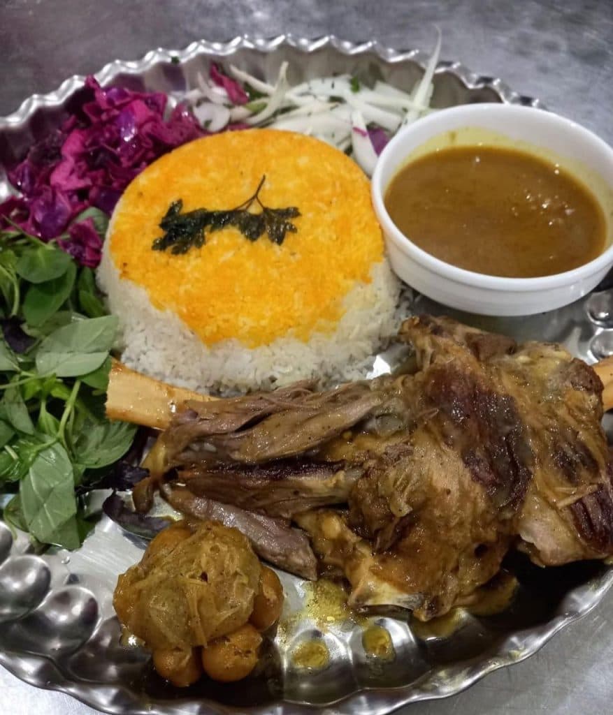 مجموعه گردشگری غذایی شاه نشین در جاده فسا