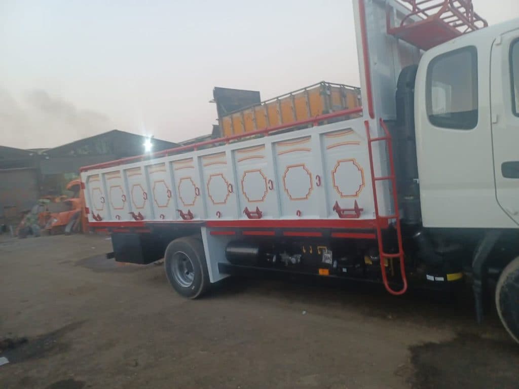 اتاق سازی کامیون کوروش منش در 12 بهمن اصفهان