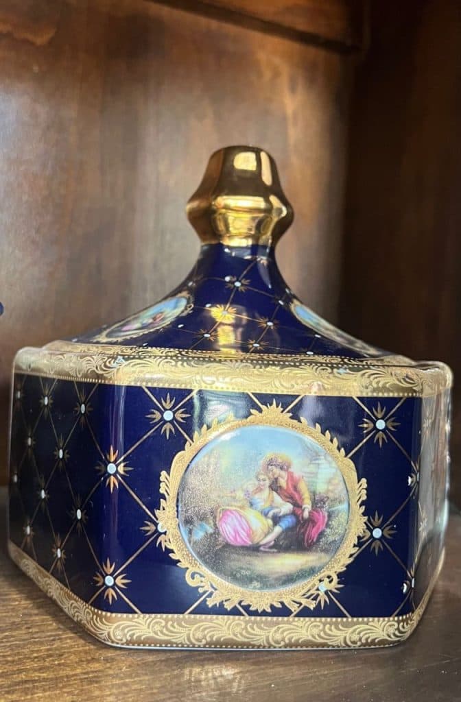 کافه گالری آذر نوستالژیک در رشت