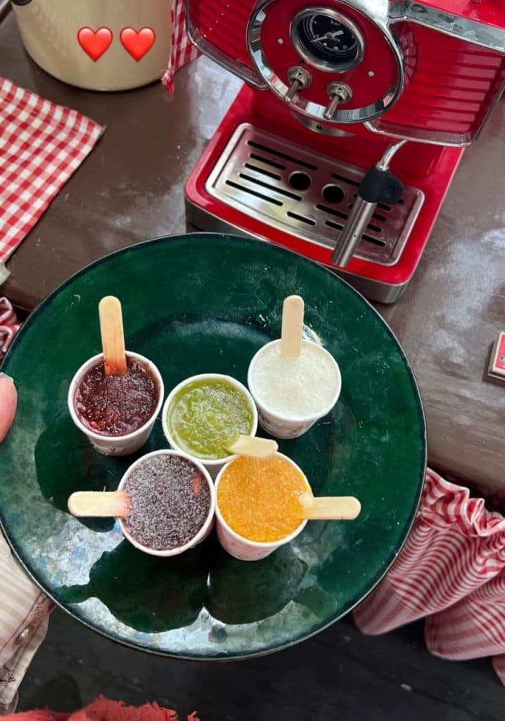 کافه گالری آذر نوستالژیک در رشت