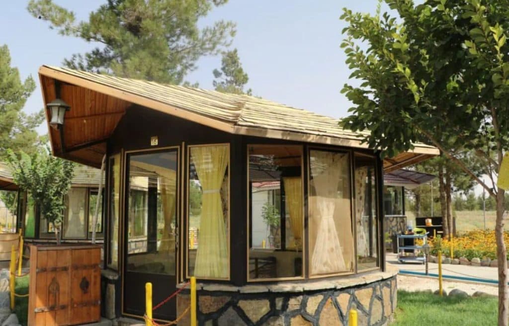 رستوران جنگلی نون و نمک در قم