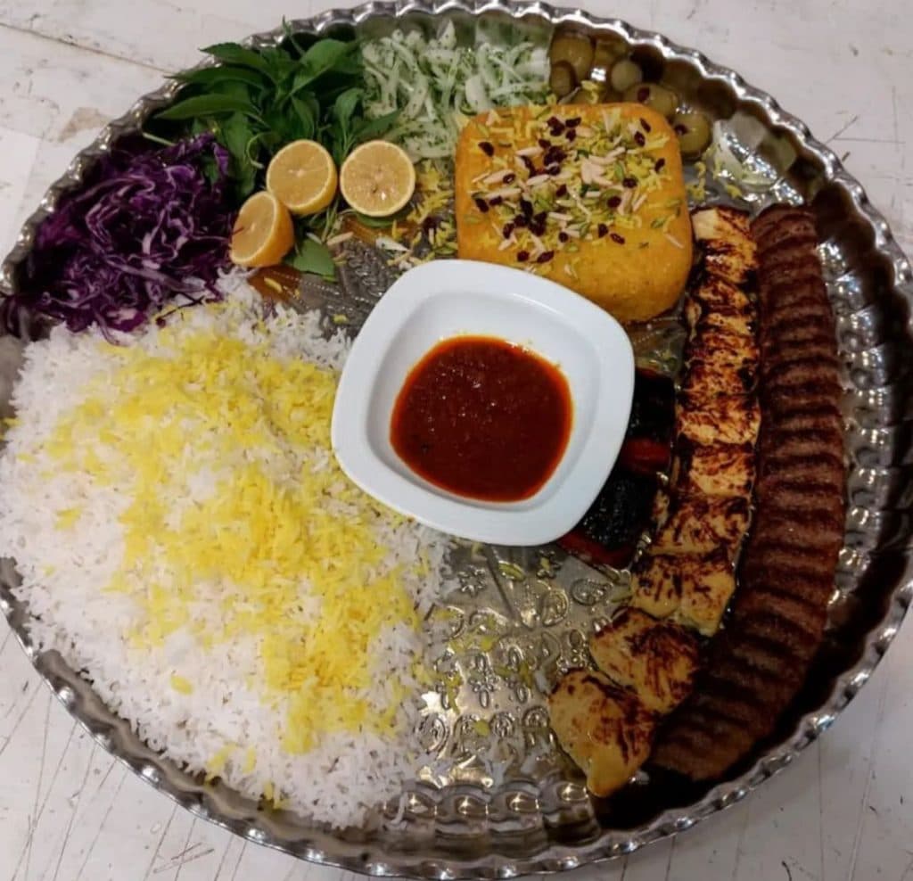 رستوران جنگلی نون و نمک در قم