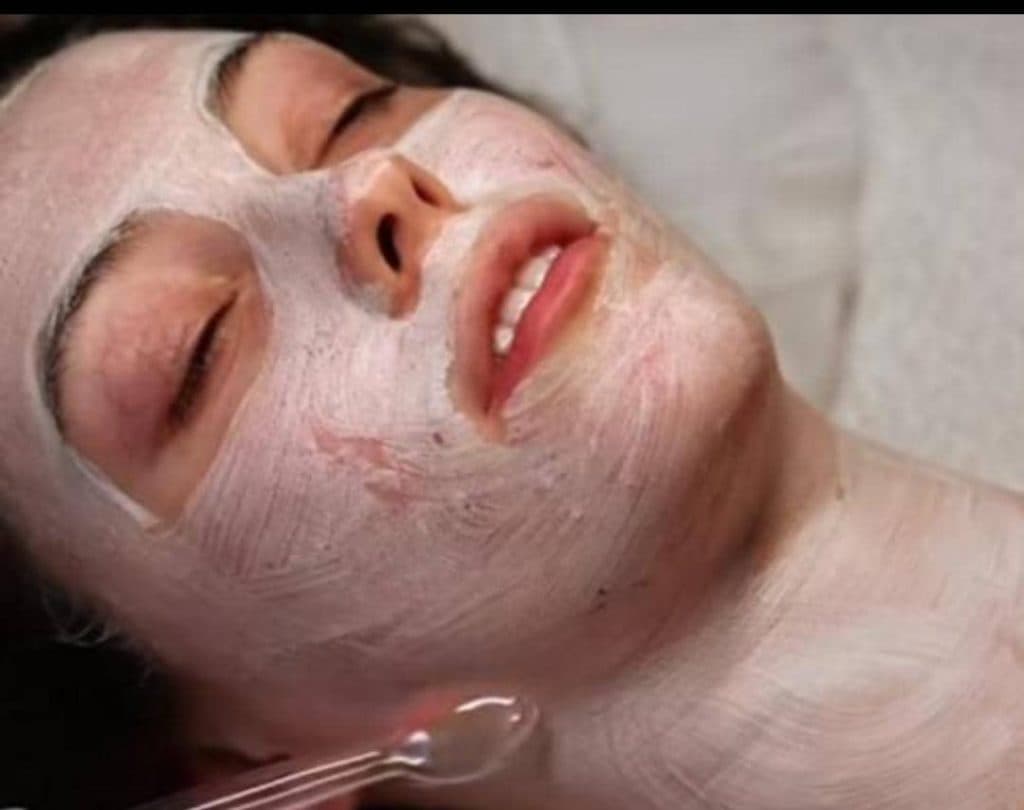 فیشیال تخصصی خانه پوست نجلا در معالی آباد شیراز