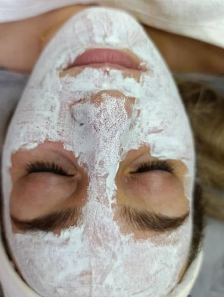 فیشیال تخصصی خانه پوست نجلا در معالی آباد شیراز