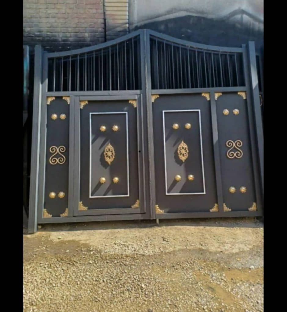 درب و پنجره ساختمان پارسیان در کرمانشاه