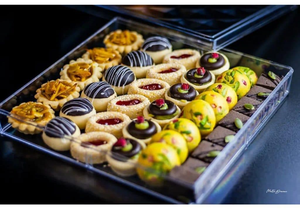 نان و شیرینی ندا در جهان شهر کرج