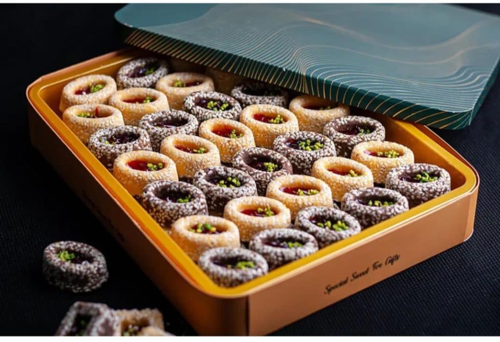 نان و شیرینی ندا در جهان شهر کرج