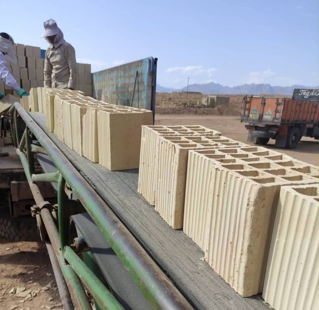 مجتمع آجر سفال غلامی در کاشمر