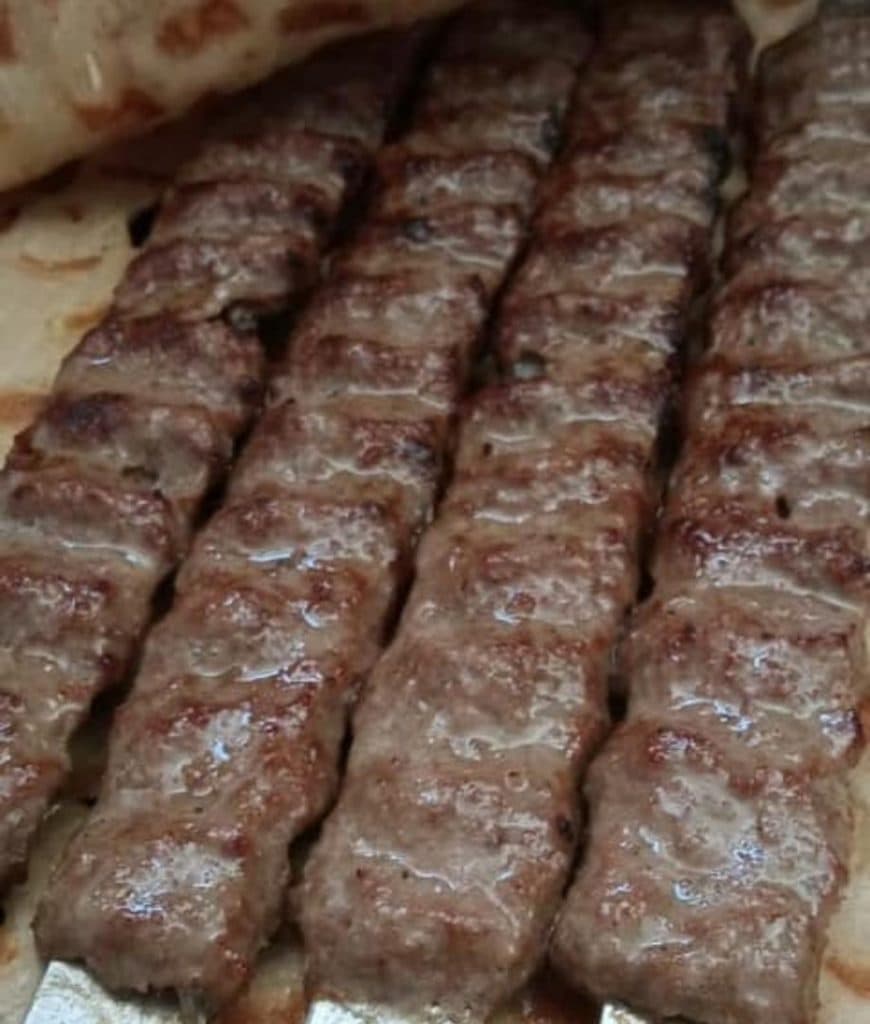 کافه رستوران مشهدی خوان هشتم در زرند کرمان