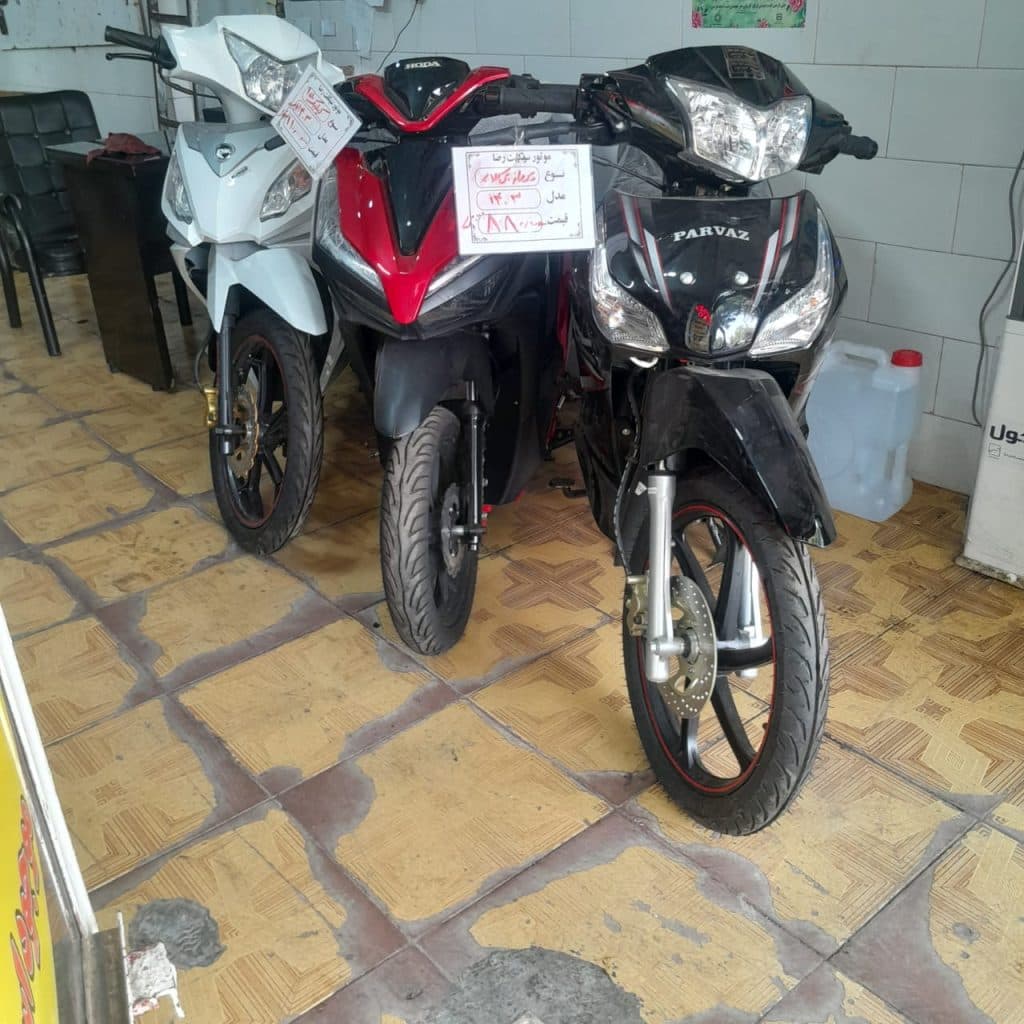 فروشگاه موتور سیکلت رضا در رهنان اصفهان