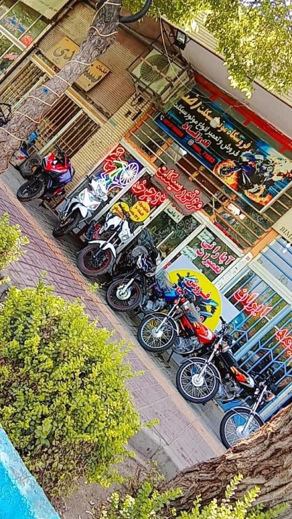 فروشگاه موتور سیکلت رضا در رهنان اصفهان