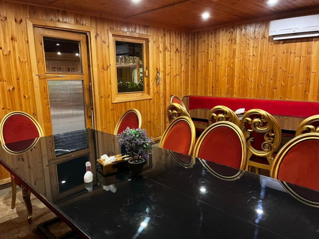 کافه رستوران وارنا در دریاچه مصنوعی گنبد کاووس